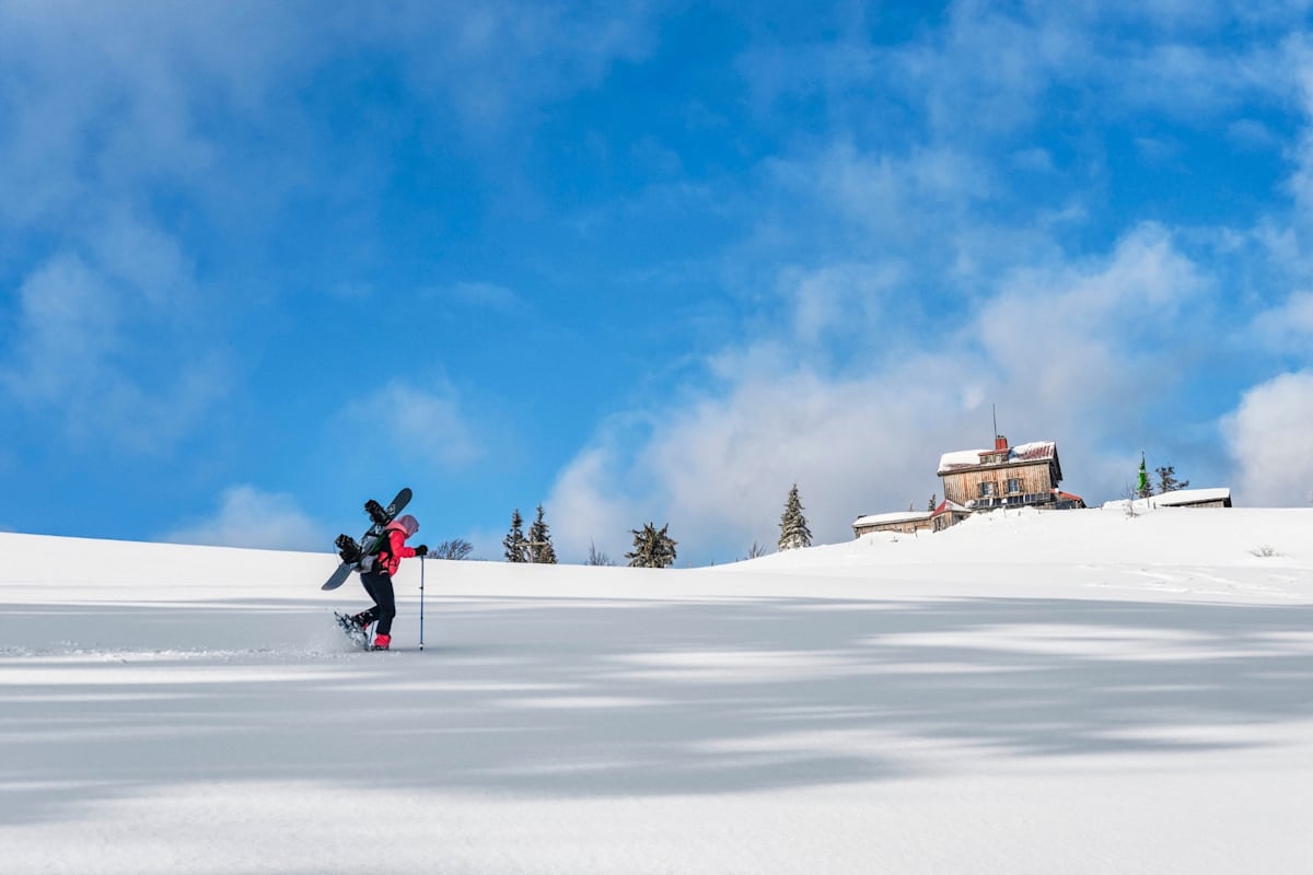 Bergsteiger auf dem Weg zur Hütte.