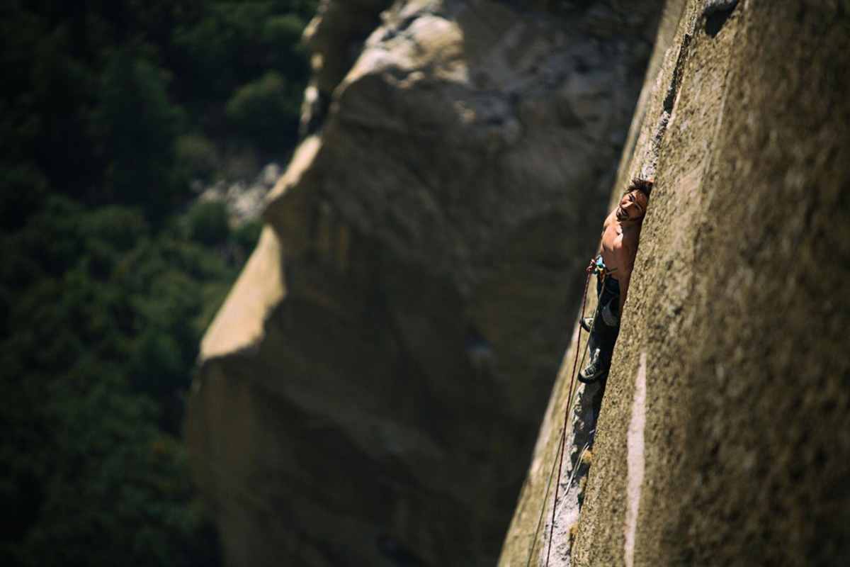 Kevin findet ein Spot zum rasten in der Dawn Wall