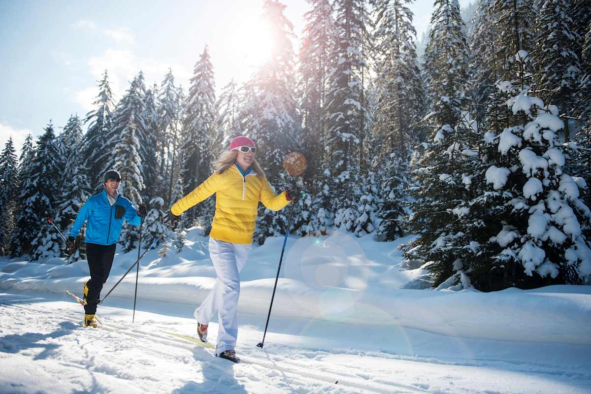 Langlaufen vor winterlicher Kulisse im Pinzgau