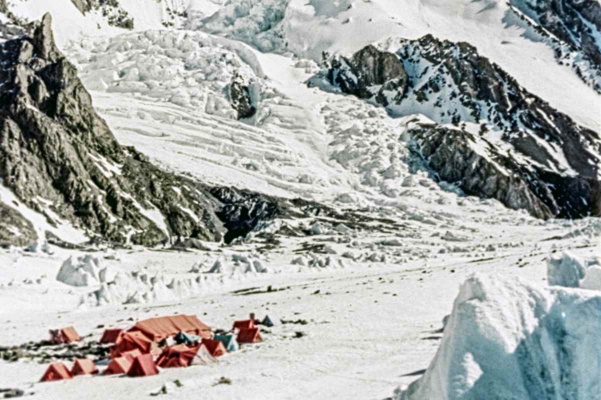 Der imposante K2 – hier vom Basislager des nahen Broad Peak aus.