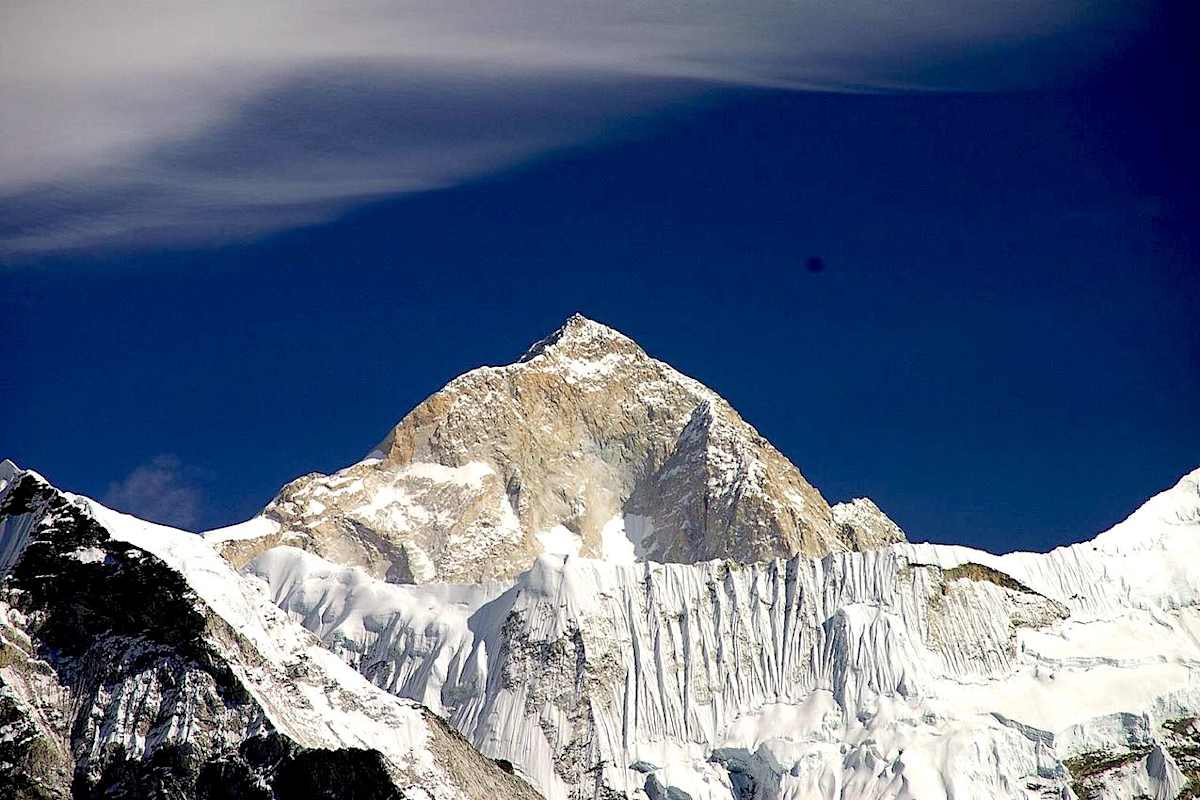 makalu_south_west_face_ben_tubby_wikicommons