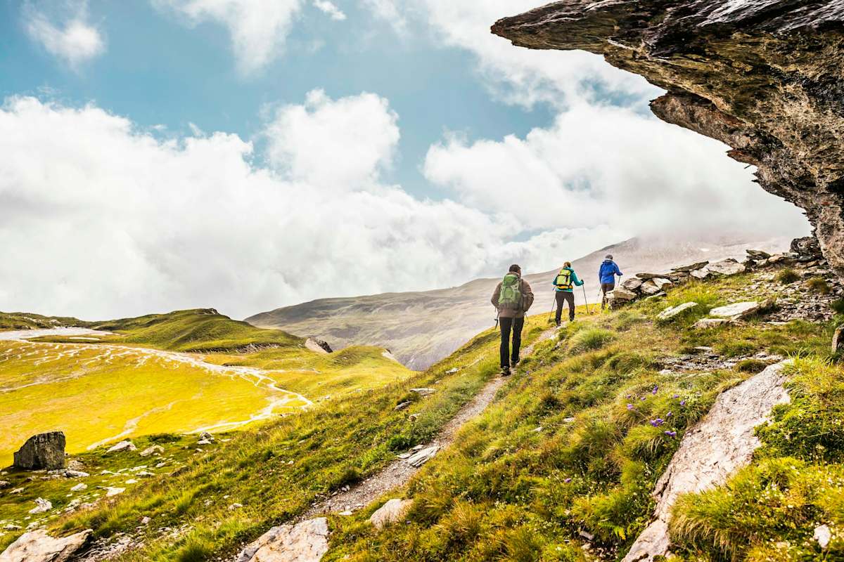 Beim Wandern und Bergsteigen ist zukünftig ein Mindestabstand von 2 Metern einzuhalten