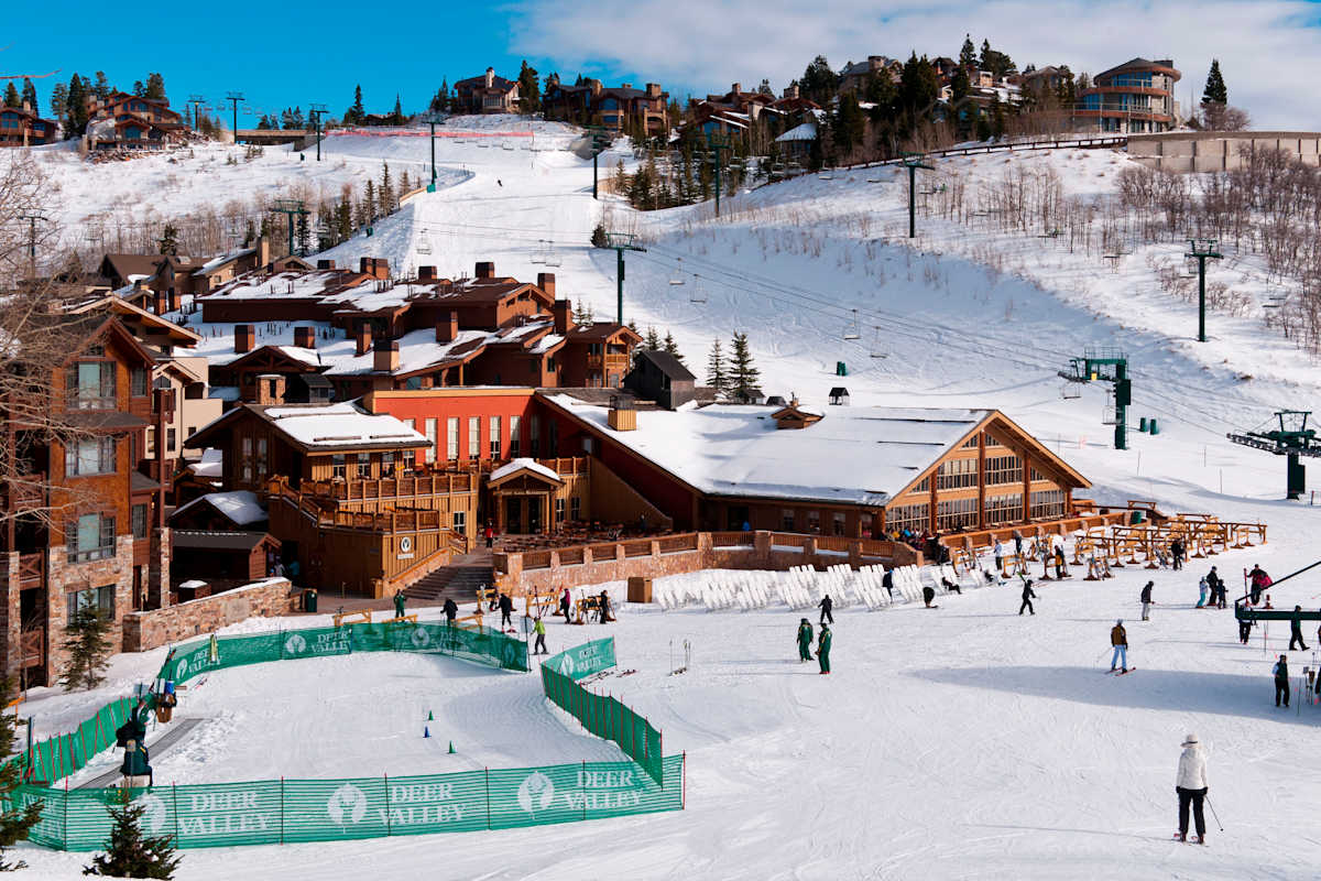 mauritius_images_silver-lake-lodge-and-base-area-deer-valley-resort-park-city-utah-credit-.dan-leeth-alamy-cb9t4a