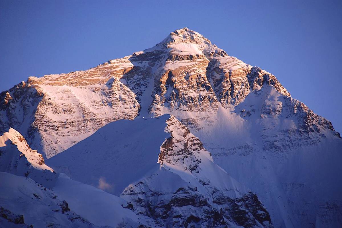 mount_everest_north_face_from_rongbuk_at_sunset_jerome_ryan_mountains_of_travel