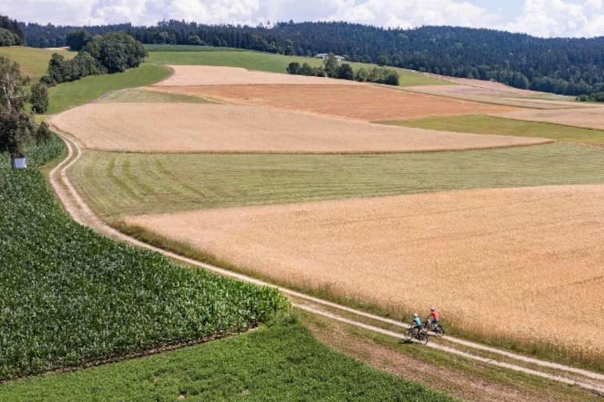 Die Grande Granit Runde führt durch die schöne Natur- und Kulturlandschaft des Granitlandes.