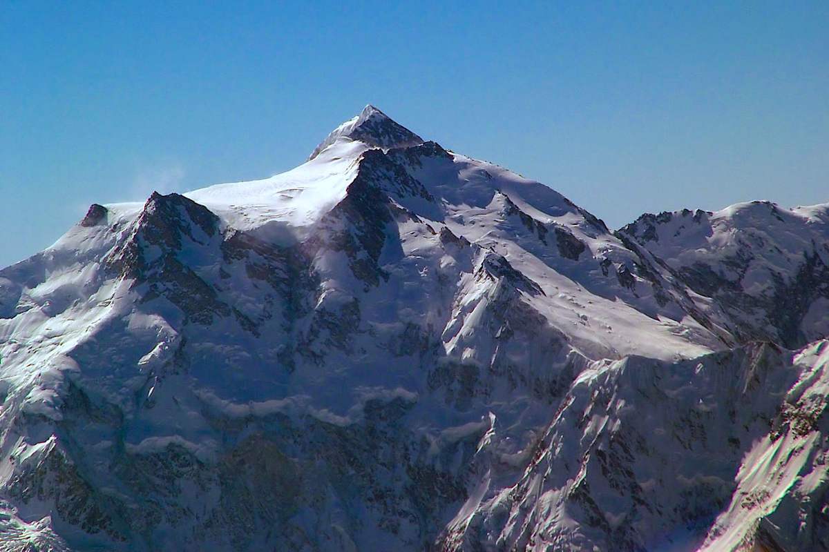 nanga_parbat_north_side_upper_rakhiot_face_and_summit_guilhem_vellut_wikicommons