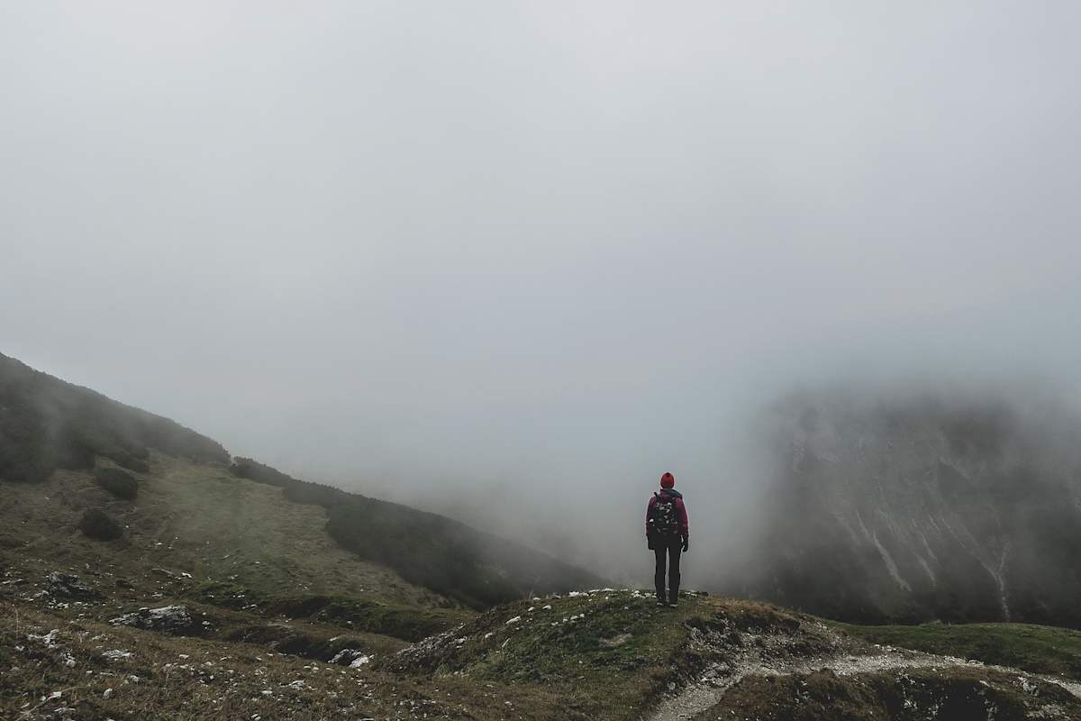 Bei Nebel am Berg: Mystischer Flair oder Gefahr