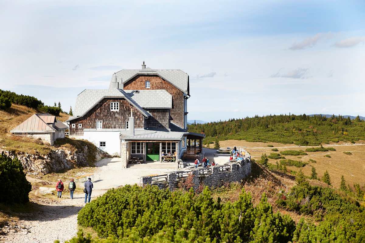 Blick auf das Ottohaus am Raxplateau, herbstliche Stimmung