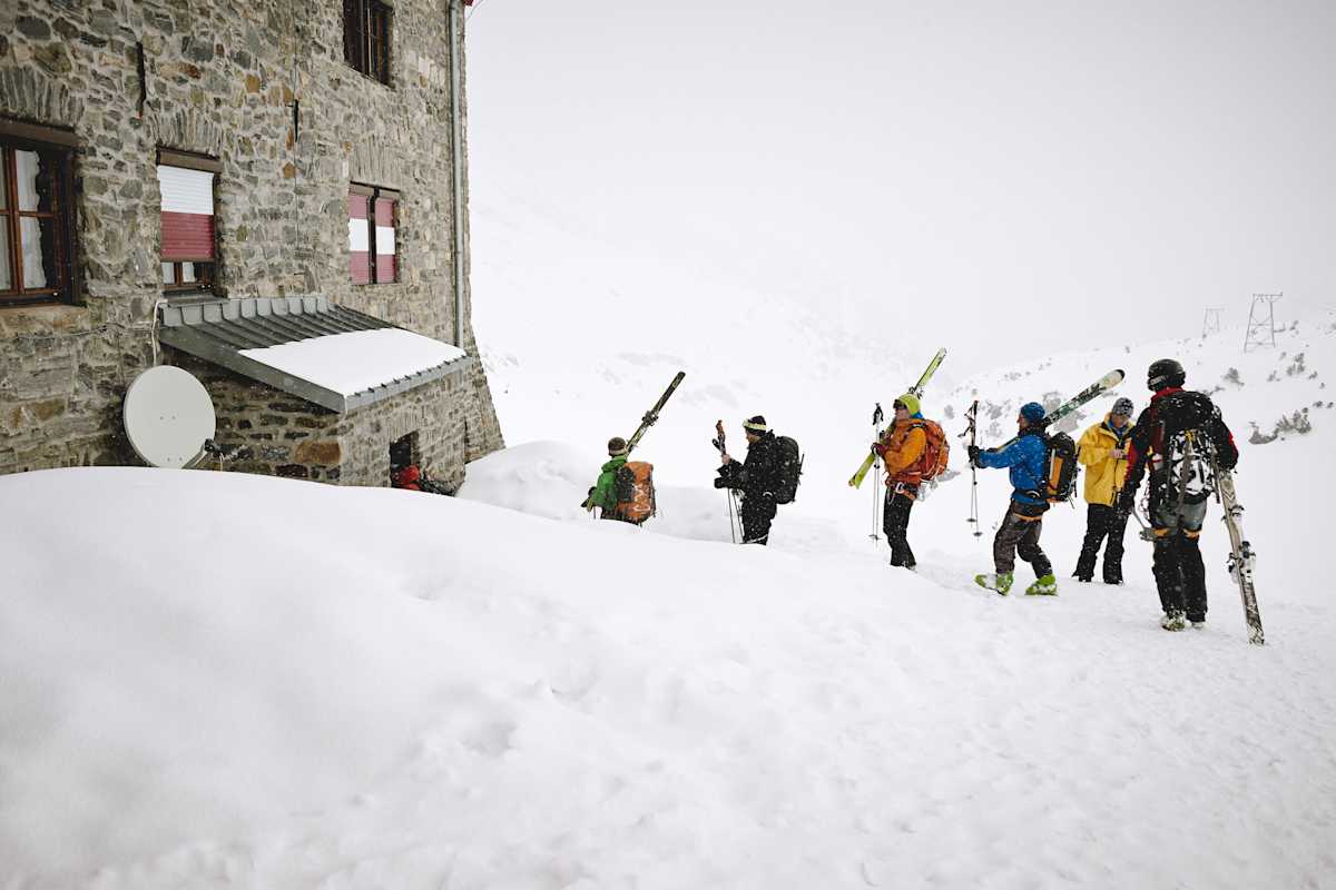 Rückkehr in die Franz-Senn-Hütte nach   einem wunderbaren Tag im Tiefschnee.