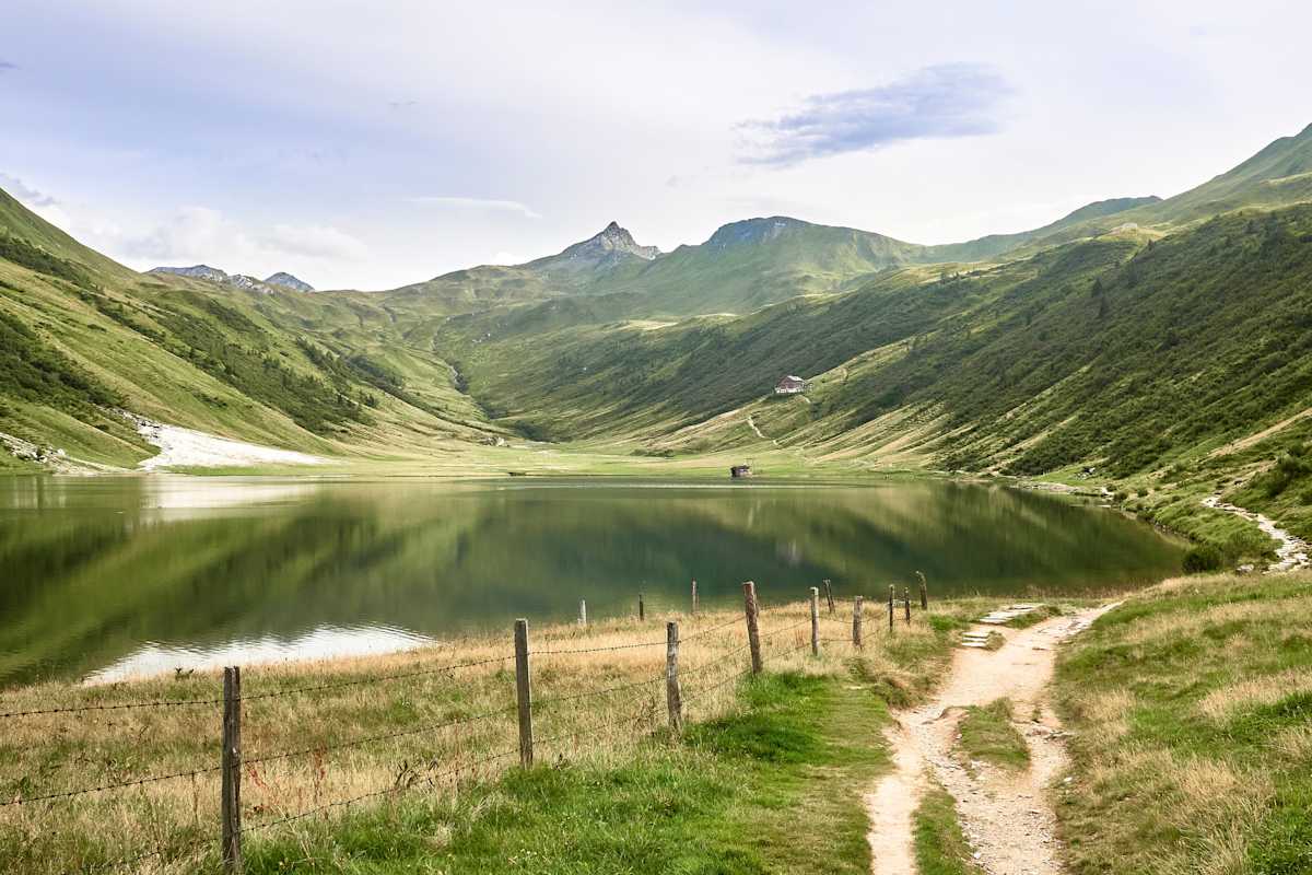 Tappenkarsee, Tappenkarsee-Hütte im Hintergrund, Salzburg