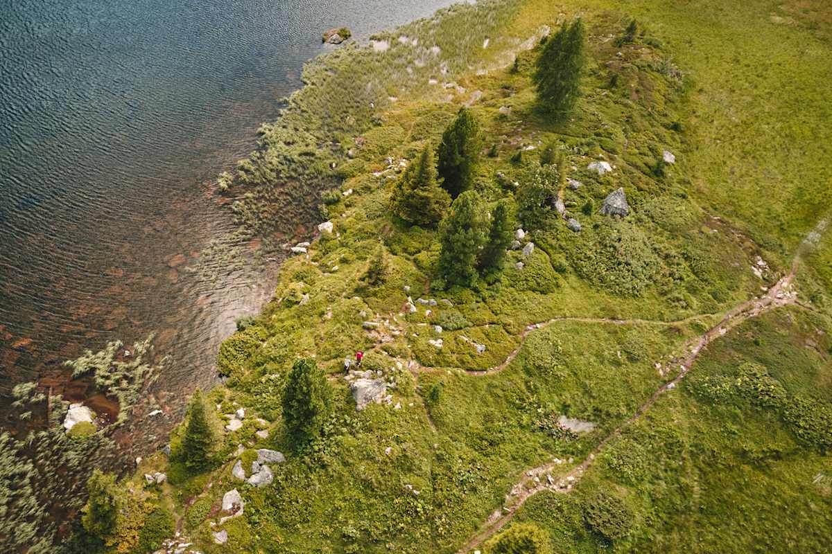 Entlang des Kleinen und Großen Winterleitensees führen die Pfade auf direktem Weg zur gleichnamigen Hütte.