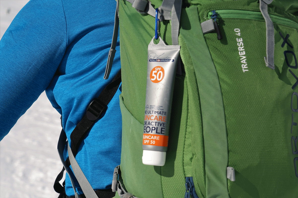 Stets griffbereit: Die Sonnencreme von Roald Amundsen.