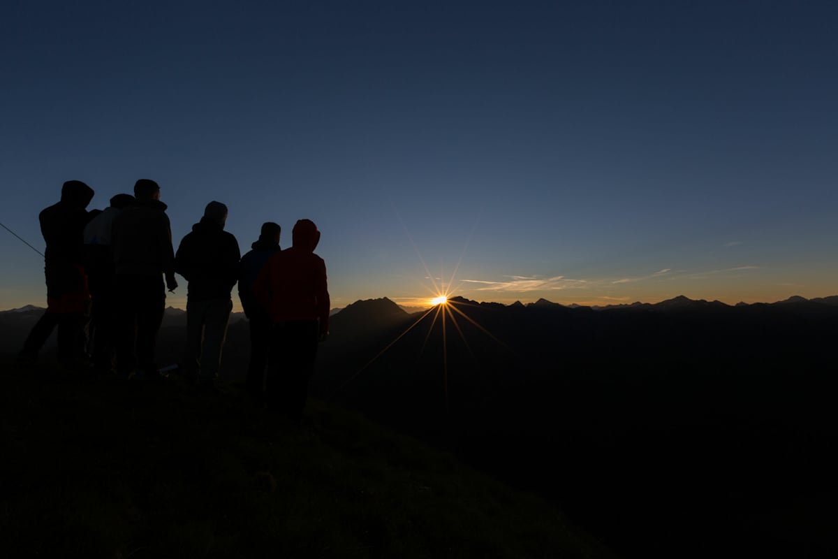 Kraft tanken kann man im Gsiesertal unter anderem beim Sonnenaufgang, auf einem Meditationsweg oder am Schmugglersteig.