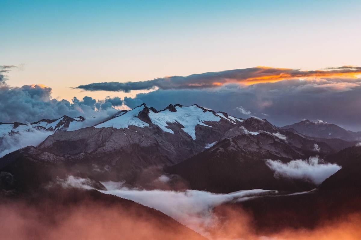 Herbstliche Sonnenuntergangsstimmung in den Bergen von Montana, USA