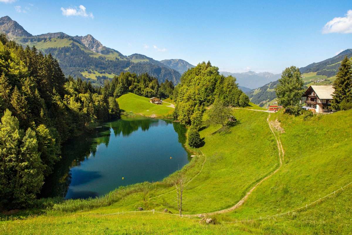 Ein See am Berg.