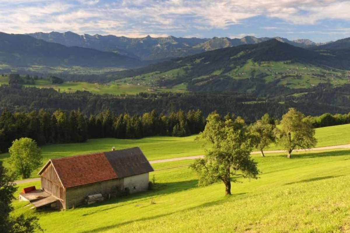 Die sanften Landschaftsformen wurden einst vom Gletscher geschaffen.