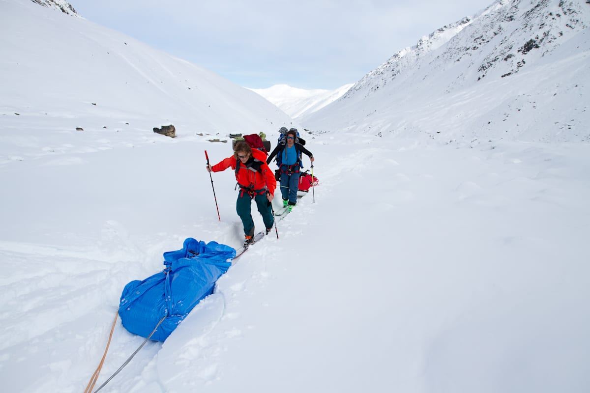 Durch das verschneite Gebirge in Ostsibirien