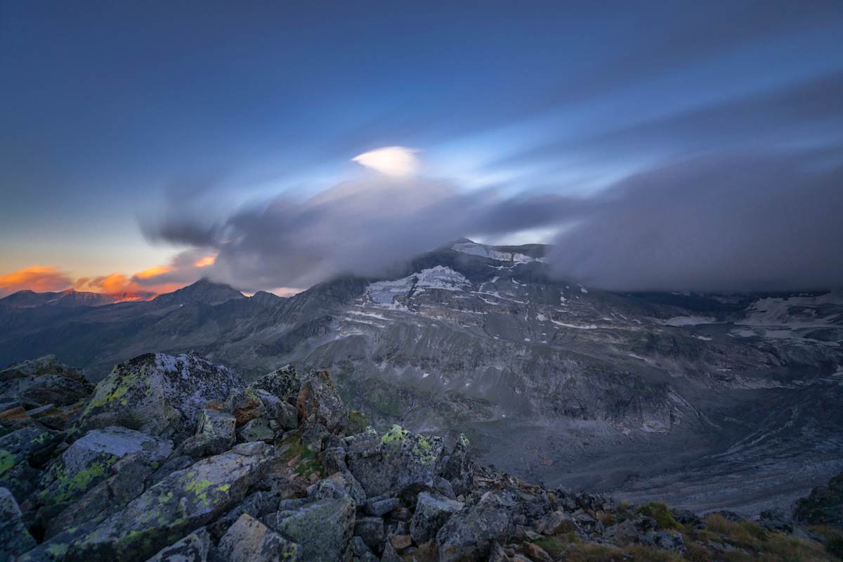 Wolken über dem Hohen Riffl (3338 m), dem Totenkopf (3151 m) und dem Rifflkarkopf (3016 m)