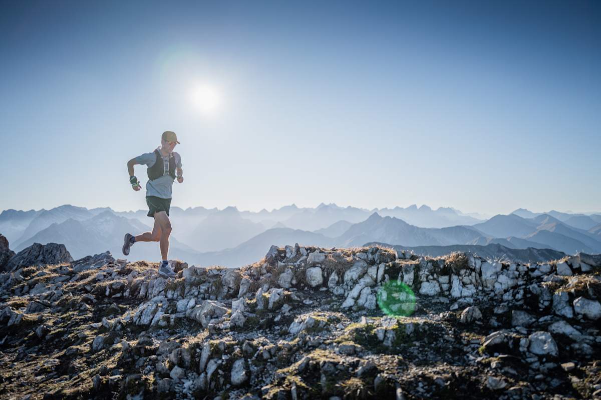 Trailrunner am Gipfel unterwegs