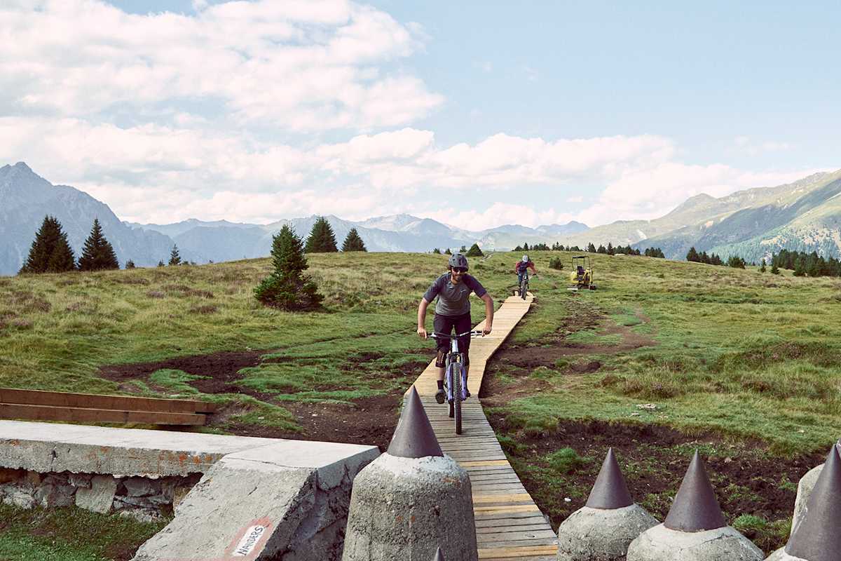 Mountainbiker unterwegs im Plamort Trail.