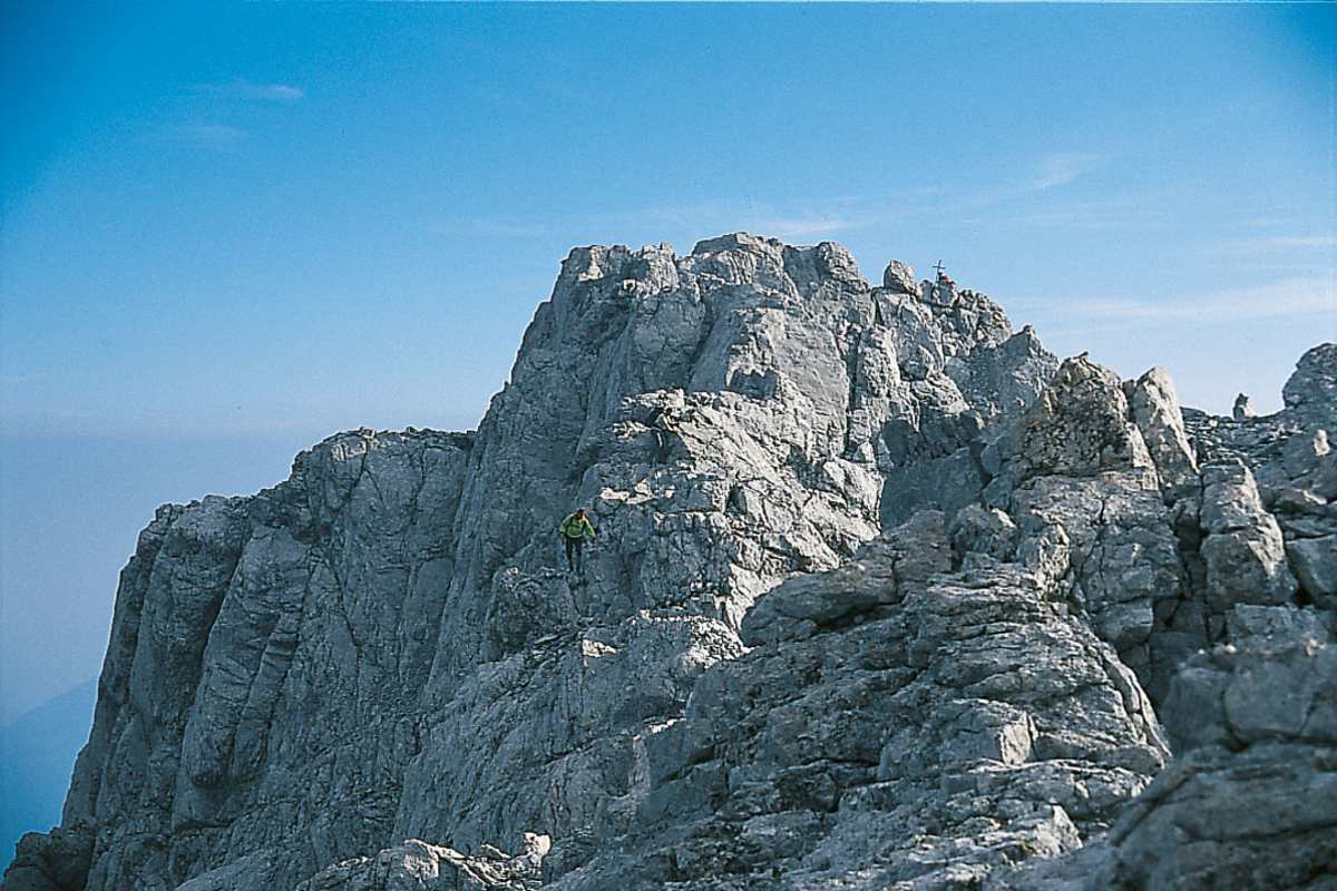 Der felsige Watzmanngrat verlangt schon etwas alpine Erfahrung.
