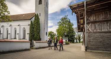Wandern durch Bad Endorf in Bayern am Chiemsee