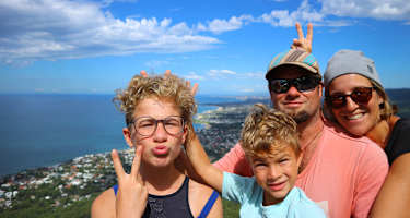 Nicole Riegler und Familie am Sublime Point in New South Wales