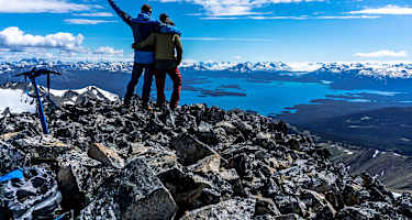 Auf dem Gipfel des Birch Mountain mit Aussicht in Richtung Llewellyn Glacier