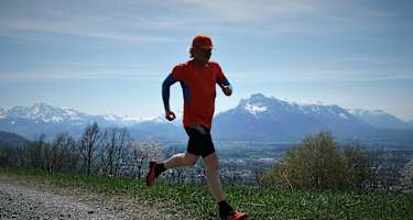 Jede Menge Glückshormone werden beim Laufen am Berg frei.