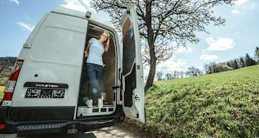 Laura und der Berwegelten-Bus Vanda