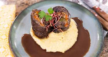 Manuelas Rindsrouladen auf Polenta