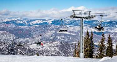 adobestock_david-a-litman-aspen-snowmass-ski-resort-rocky-mountains-of-colorado-325520374