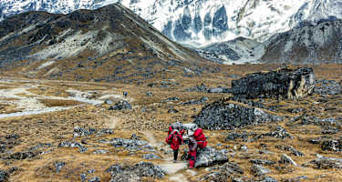 Überschreitung vom Cho La-Pass im Himalaya