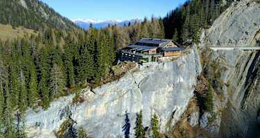Die Dolomitenhütte (1.616 m): Der „Adlerhorst“ von Osttirol