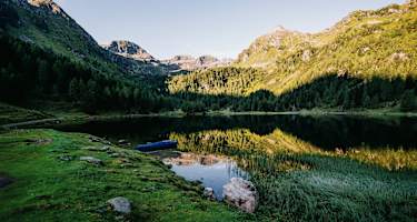 Der Duisitzkarsee in den Schladminger Tauern im ersten Morgenlicht.
