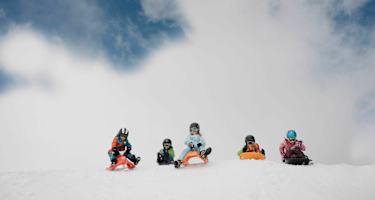 Zum Fürchten süß - Rodelrennen hoch über dem Zillertal.