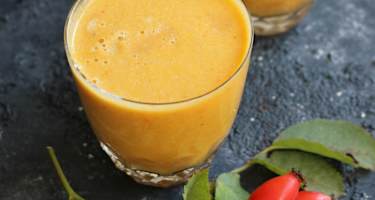 Selbstgemachter Hagebutten-Smoothie