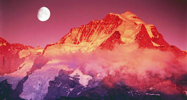 Abendrot in den Berner Alpen: Der Gipfel der Jungfrau