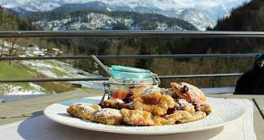 Graseck: Kaiserschmarrn vor Wettersteingebirge