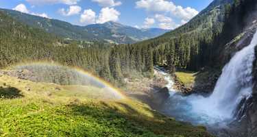 Ein oft beobachtetes Schauspiel im Nationalpark Niedere Tauern: Ein Regenbogen vor den Krimmler Wasserfällen