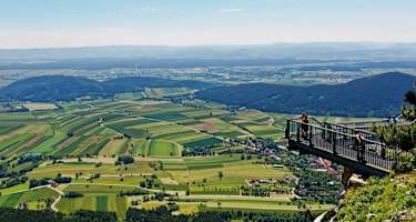 Ausblick vom Gipfelplateau der Hohen Wand in den Gutensteiner Alpen, Niederösterreich