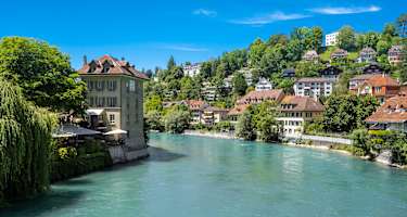 Manche Schwimmen in der Aare bis direkt nach Bern.