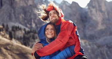 Wandern: Paar im Gebirge