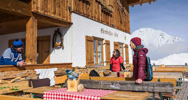 Die Ehenbichler Alm hat auch im Winter geöffnet.