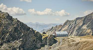 Die Stüdlhütte ist in zweieinhalb Stunden vom Parkplatz beim Lucknerhaus zu erreichen und lohnt sich auch für Wanderer.