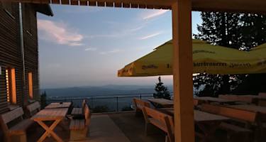 Abendstimmung am Schutzhaus Falkenstein