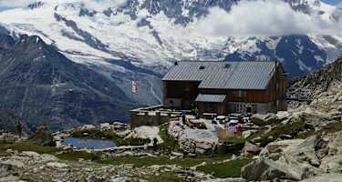 Die Almagellerhütte im Wallis