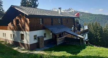 Das Berggasthaus Naturfreunde Davos liegt hoch über Davos.
