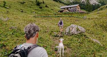 Wanderung zur Sarotlahütte