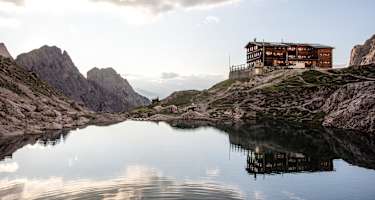 Karlsbader Hütte mit Laserzsee
